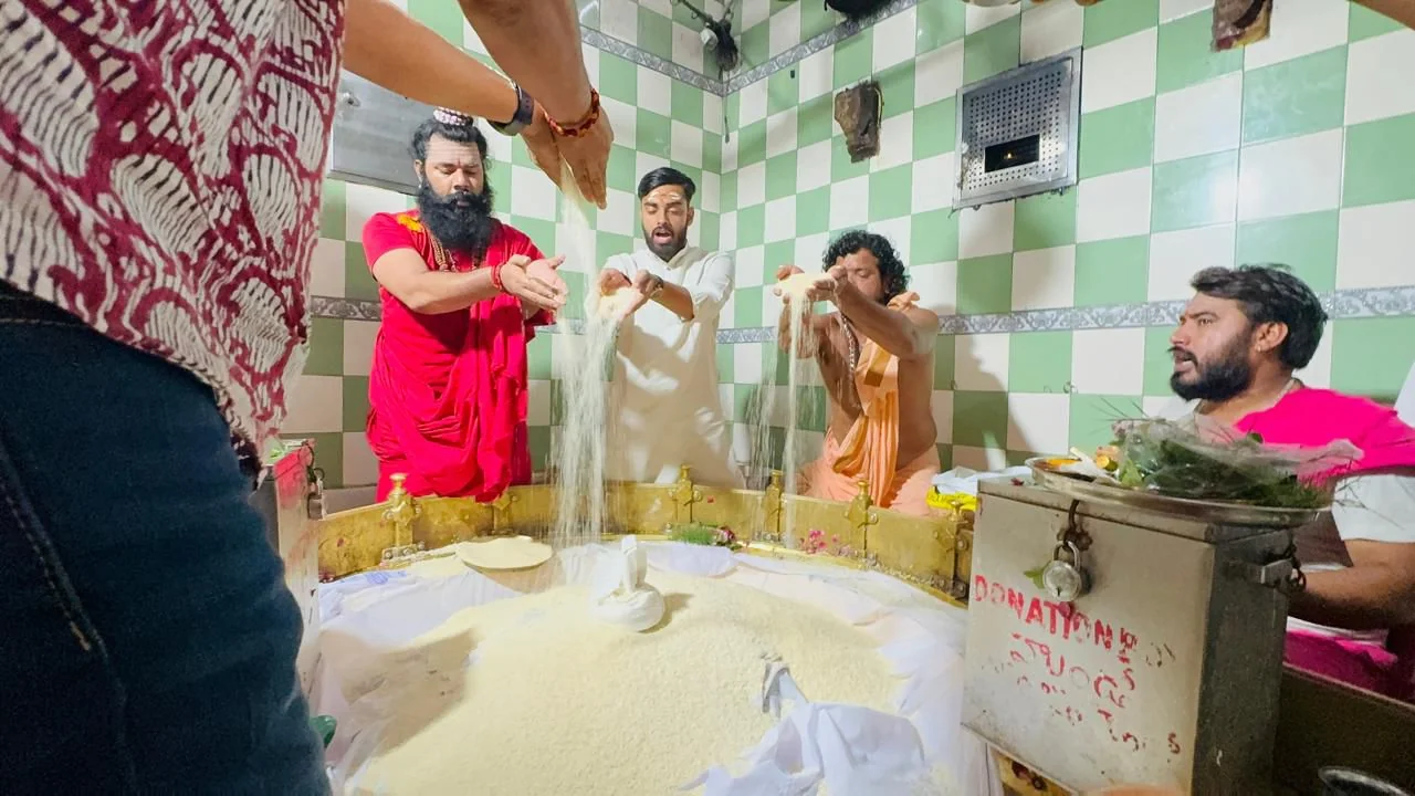 1008 Kg Anna Abhishek & Yagya at Kashi Vishveshwar
